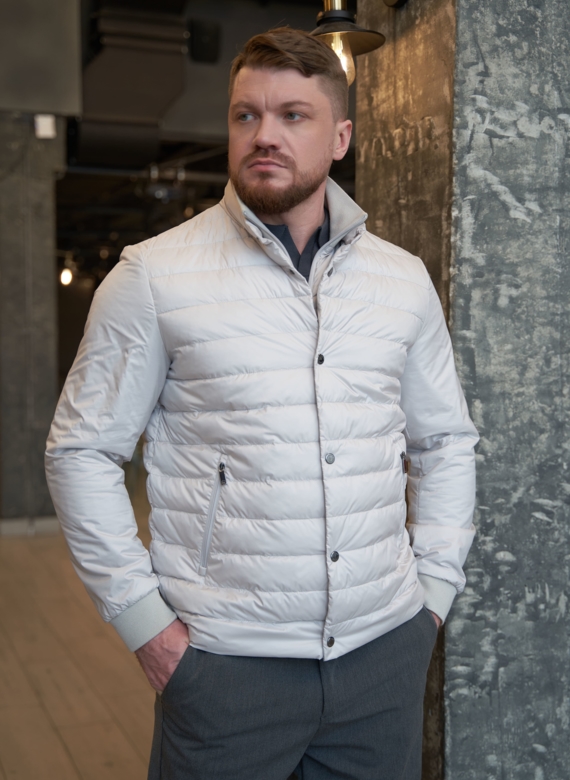 Мужская куртка серого цвета