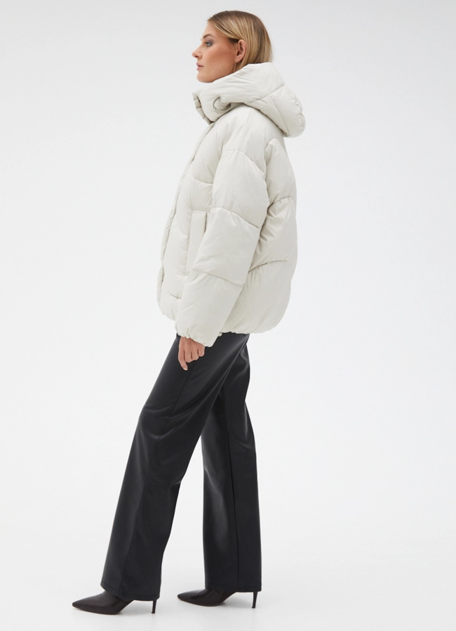 Женский светлый пуховик с капюшоном модель № 31130 в рассрочку