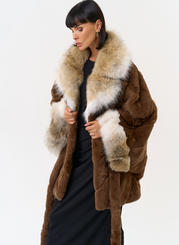 Шуба из кролика с отделкой из меха койота