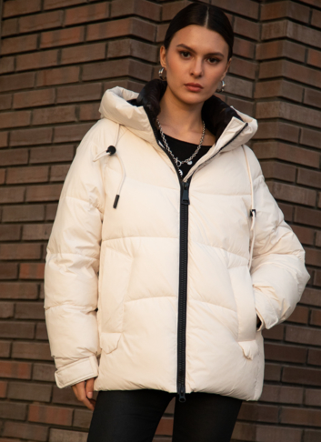 Женский пуховик с капюшоном 