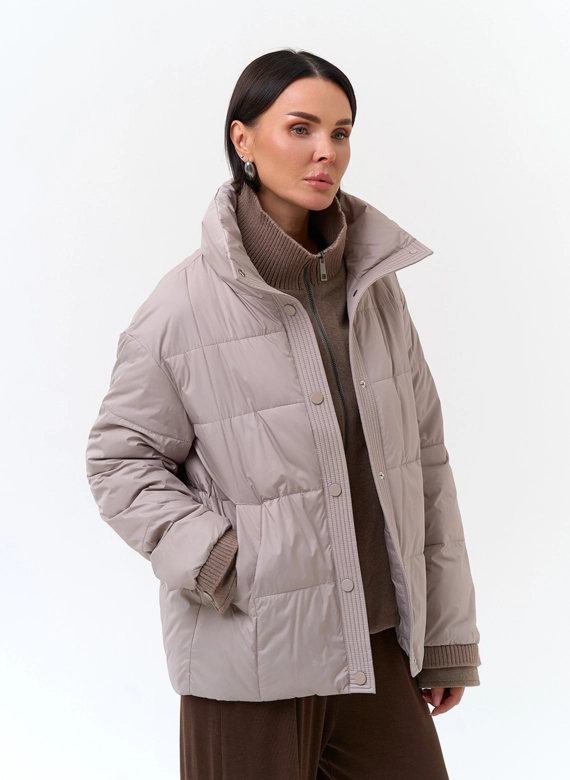Женская куртка с воротником стойкой