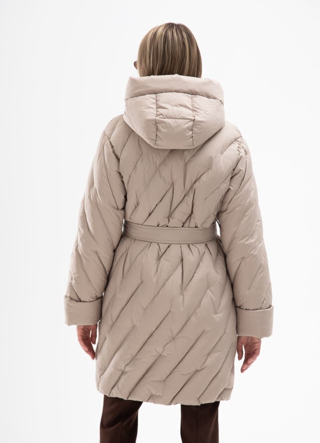 фото Женский пуховик бежевого цвета с капюшоном модель № 31121