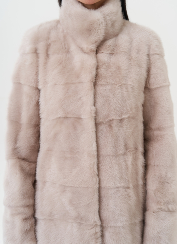 Светлая норковая шуба с воротником стойкой