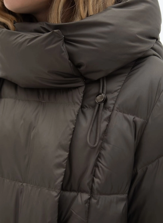 Женский пуховик с капюшоном
