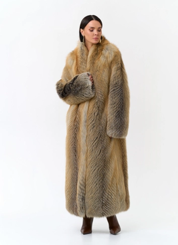 Длинная шуба из меха лисы