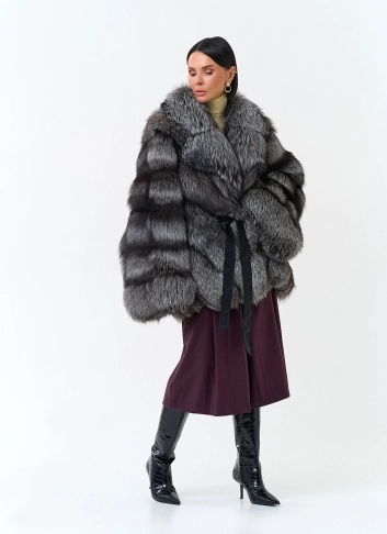 Женская шуба из меха чернобурой лисы фото