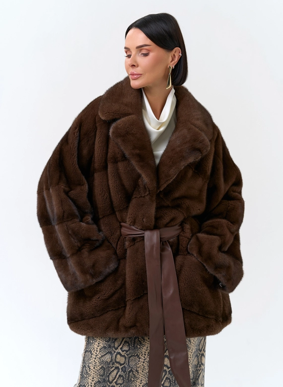 Шуба из меха норки с английским воротником