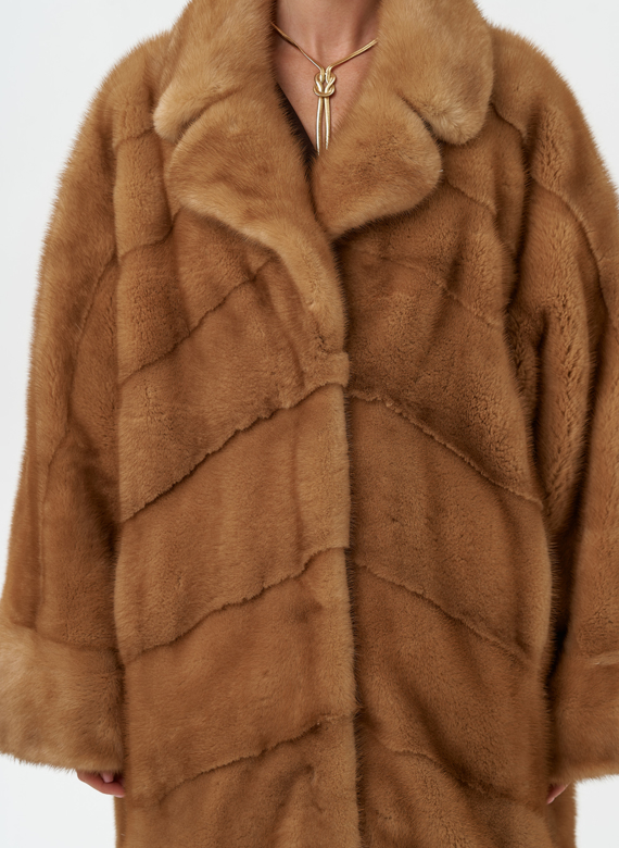 Женская шуба из меха норки с английским воротником