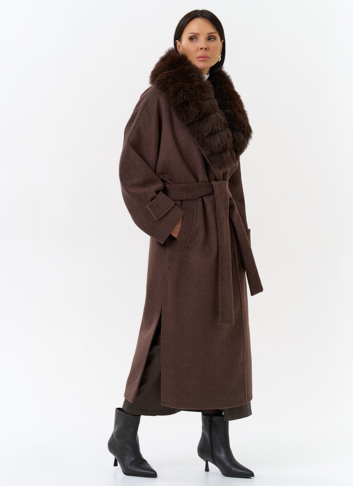 Женское утепленное пальто с отделкой из меха песца