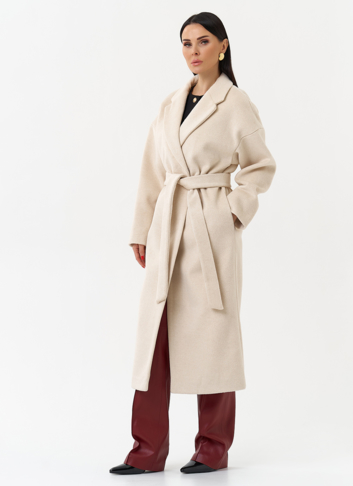 Женское пальто с английским воротником