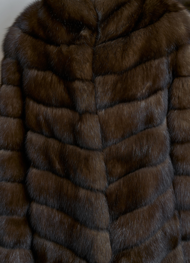 Женская шуба из соболя с воротником стойкой модель № 31773 универмаг малина