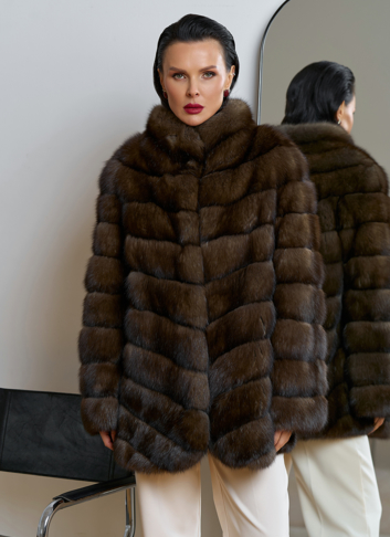 Женская шуба из соболя с воротником стойкой