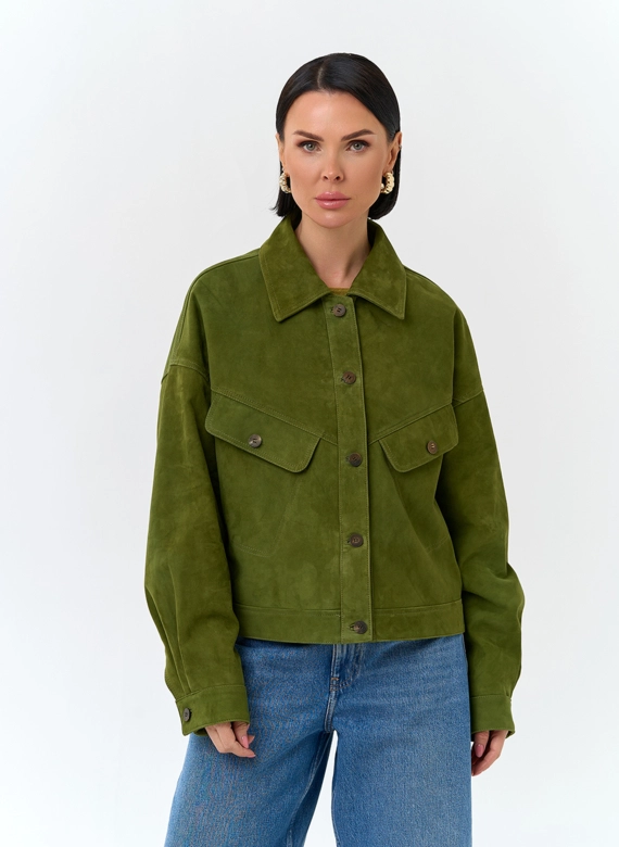 Женская куртка из натуральной замши зеленого цвета