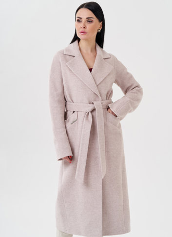 Светлое женское пальто с поясом